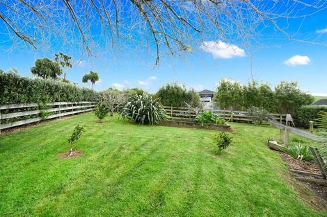 Photo of property in 5 Gavinike Place, Waimauku, 0812