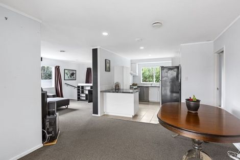Photo of property in 16 Kearney Place, Massey, Auckland, 0614