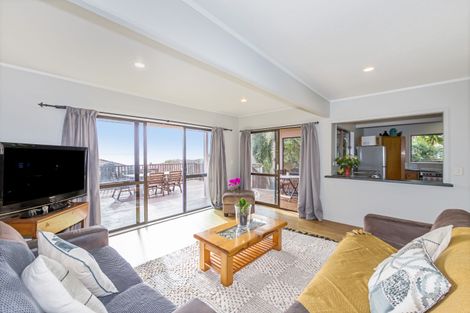 Photo of property in 56 Pacific Parade, Army Bay, Whangaparaoa, 0930