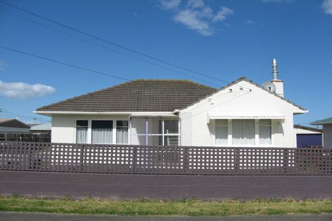 Photo of property in 14 Manuka Street, Castlecliff, Whanganui, 4501