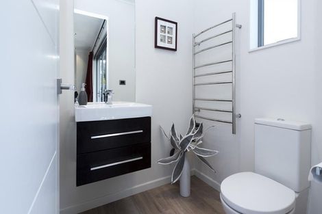 Photo of property in 43 Manor Park, Sunnyhills, Auckland, 2010