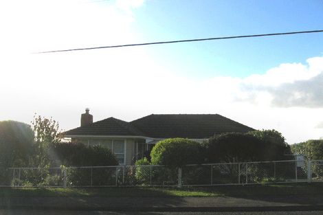 Photo of property in 76 Sylvan Crescent, Te Atatu South, Auckland, 0610