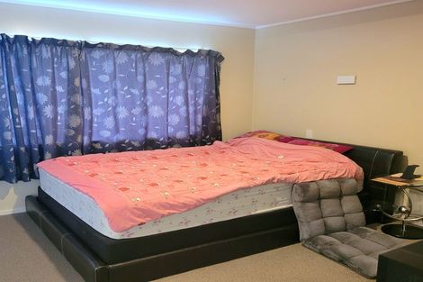 Photo of property in 70 Granville Drive, Massey, Auckland, 0614