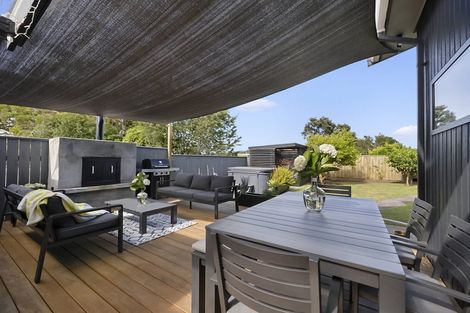 Photo of property in 18 Mayfair Place, Westown, New Plymouth, 4310