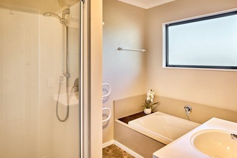 Photo of property in 3 Makora Grove, Paremata, Porirua, 5024