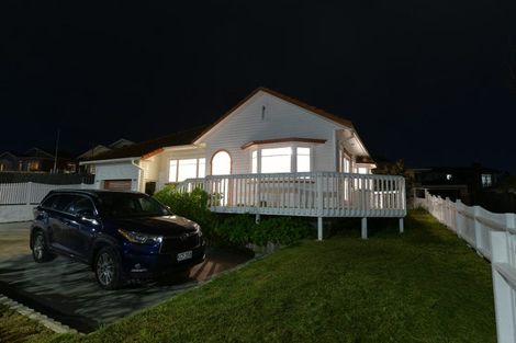 Photo of property in 32 Te Atatu Road, Te Atatu South, Auckland, 0610