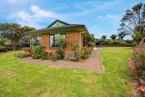 Photo of property in 2 Oakwood Place, Pukekohe, 2120