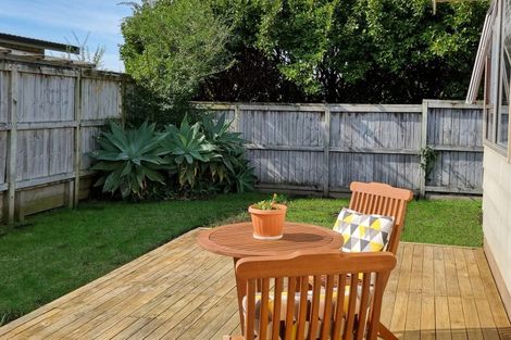Photo of property in 3/100 Royal Road, Massey, Auckland, 0614