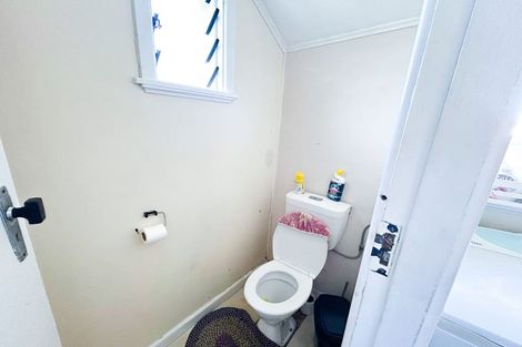Photo of property in 52 Hutchinson Avenue, New Lynn, Auckland, 0600