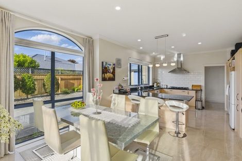 Photo of property in 41 Holcombe Drive, Paraparaumu, 5032