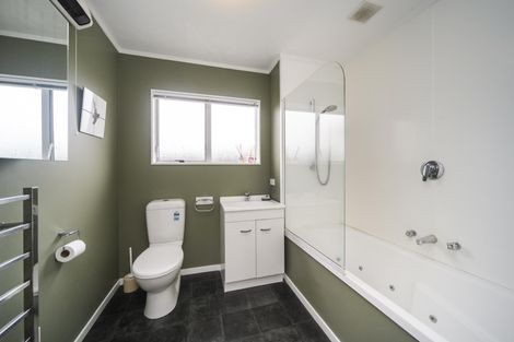 Photo of property in 17 Cargill Grove, Kelvin Grove, Palmerston North, 4414