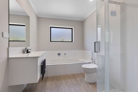 Photo of property in 10b Cowling Road, Hurdon, New Plymouth, 4310