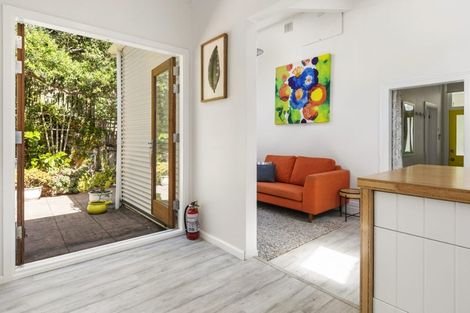 Photo of property in 11 Holloway Road, Aro Valley, Wellington, 6021
