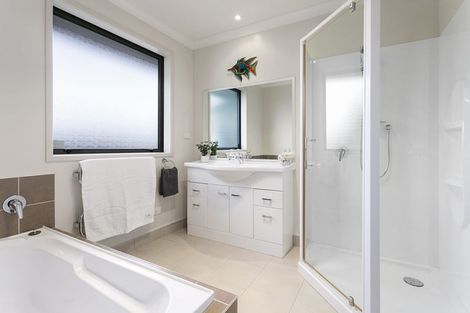 Photo of property in 2 Foothills Lane, Glen Eden, Auckland, 0602