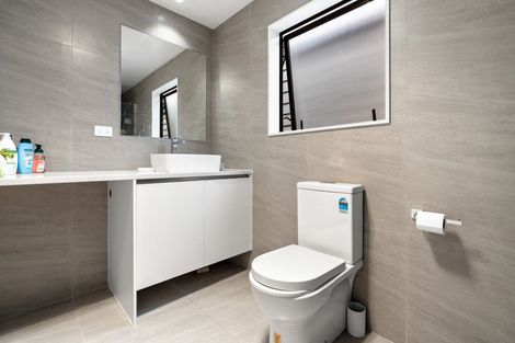 Photo of property in 18 Parahau Road, Papakura, 2110