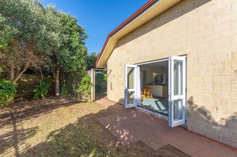 Photo of property in 2 Marewa Place, Waikanae Beach, Waikanae, 5036