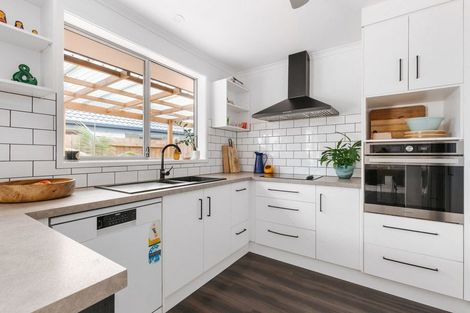 Photo of property in 17 Golden Courie Close, Papamoa Beach, Papamoa, 3118