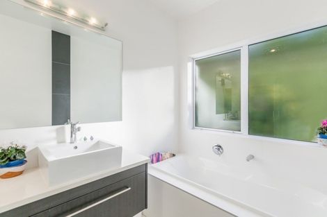 Photo of property in 26 Seaview Crescent, Hatfields Beach, Orewa, 0931