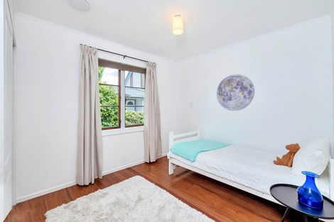 Photo of property in 21 Birdwood Road, Swanson, Auckland, 0612