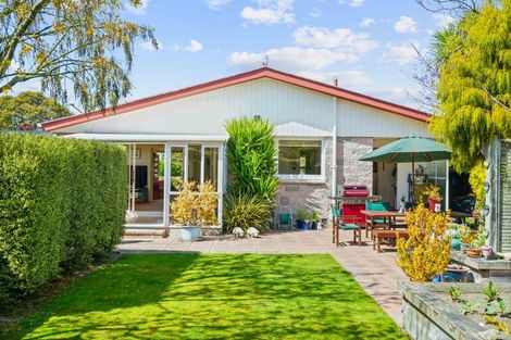 Photo of property in 21 Oakfield Street, Burnside, Christchurch, 8053