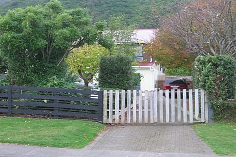 Photo of property in 13 Winara Avenue, Waikanae, 5036