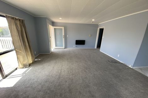 Photo of property in 1/16 Cabello Place, Unsworth Heights, Auckland, 0632