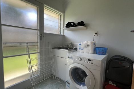 Photo of property in 2/9 Windy Ridge Road, Glenfield, Auckland, 0629