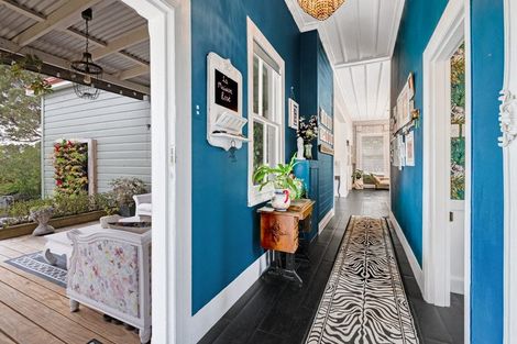 Photo of property in 1 Green Lane, Helensville, 0800