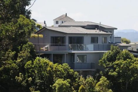 Photo of property in 129 Nicholson Road, Khandallah, Wellington, 6035