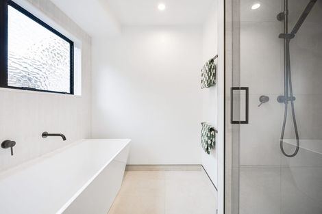 Photo of property in 3b Royalty Rise, Red Beach, 0932