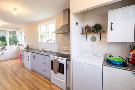 Photo of property in 18 Exeter Crescent, Takaro, Palmerston North, 4412