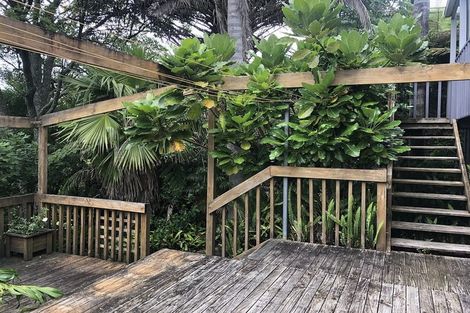 Photo of property in 949 East Coast Road, Torbay, Auckland, 0630