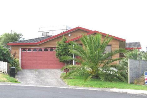 Photo of property in 11 Amery Place, West Harbour, Auckland, 0618