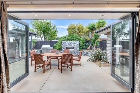 Photo of property in 27 Foresters Crescent, Parklands, Christchurch, 8083