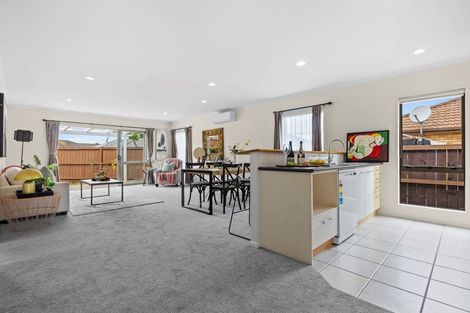 Photo of property in 31 Magic Way, Randwick Park, Auckland, 2105