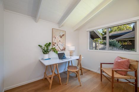 Photo of property in 22 Woodfern Crescent, Titirangi, Auckland, 0604