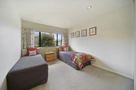 Photo of property in 21 Royalle Mews, Botany Downs, Auckland, 2010