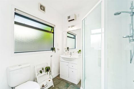 Photo of property in 10 Penguin Drive, Murrays Bay, Auckland, 0630