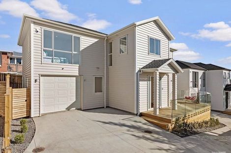 Photo of property in 142b Luckens Road, West Harbour, Auckland, 0618