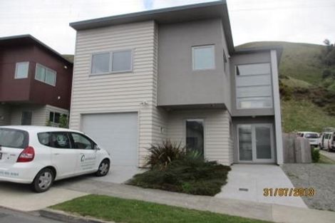 Photo of property in 32 Erlestoke Crescent, Churton Park, Wellington, 6037