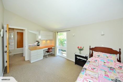 Photo of property in 25 Sevenoaks Drive, Bryndwr, Christchurch, 8053
