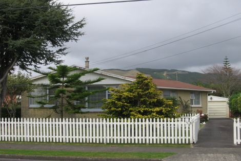 Photo of property in 58 Rimu Street, Waikanae, 5036