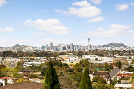 Photo of property in 29 Sycamore Drive, Sunnynook, Auckland, 0620