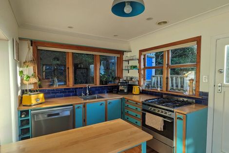 Photo of property in 6 Gordon Road, Plimmerton, Porirua, 5026
