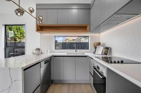 Photo of property in 10 Boyd Avenue, Mangere Bridge, Auckland, 2022