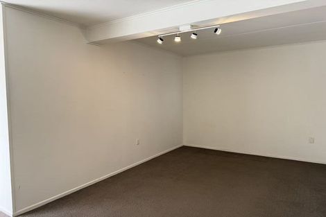 Photo of property in 2/16 Pupuke Road, Takapuna, Auckland, 0622