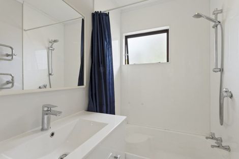 Photo of property in 3 Lorena Place, West Harbour, Auckland, 0618