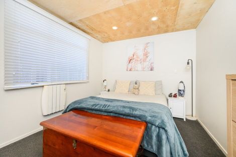 Photo of property in 10 Gladys Place, Kelvin Grove, Palmerston North, 4414