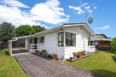 Photo of property in 15 Atarau Grove, Paraparaumu, 5032