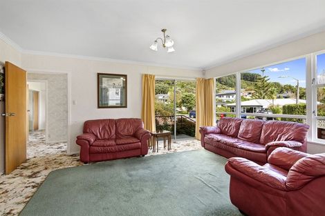 Photo of property in 10 Peckham Grove, Tawa, Wellington, 5028